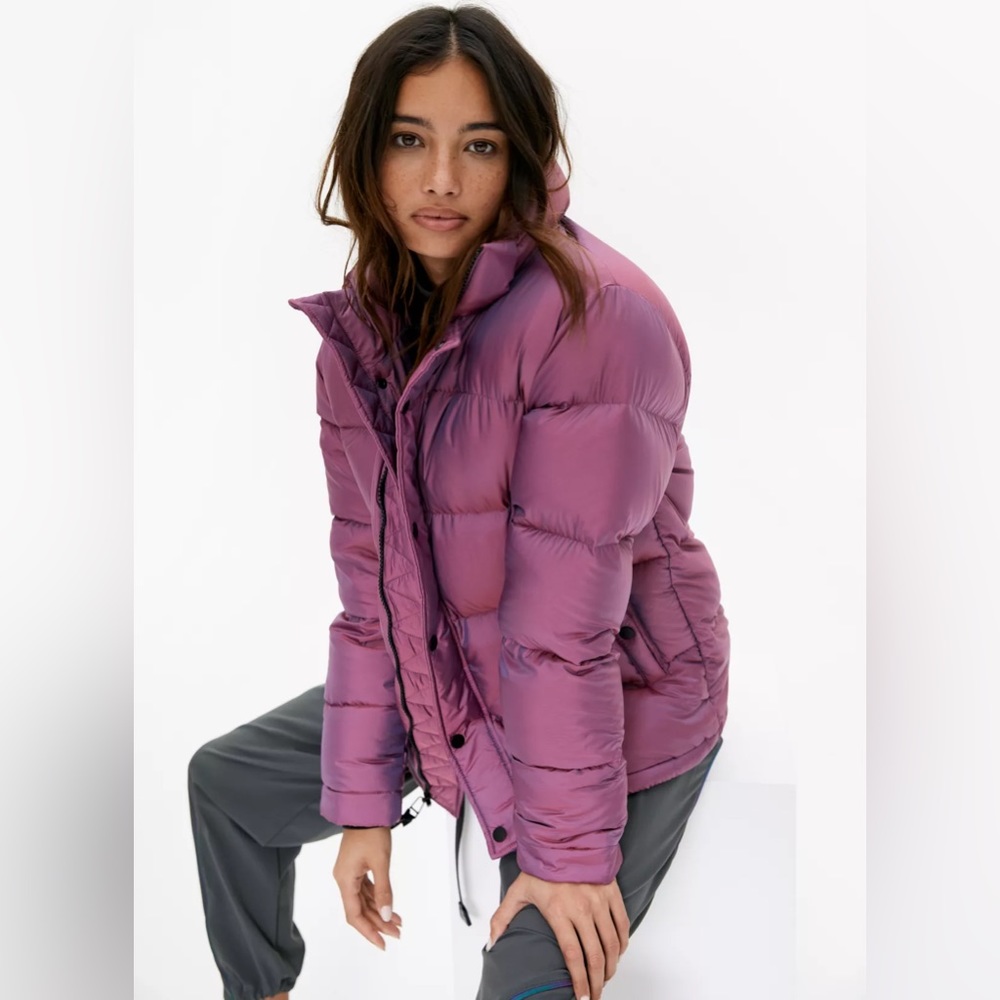 Aritzia Super puff in iridescent mulberry